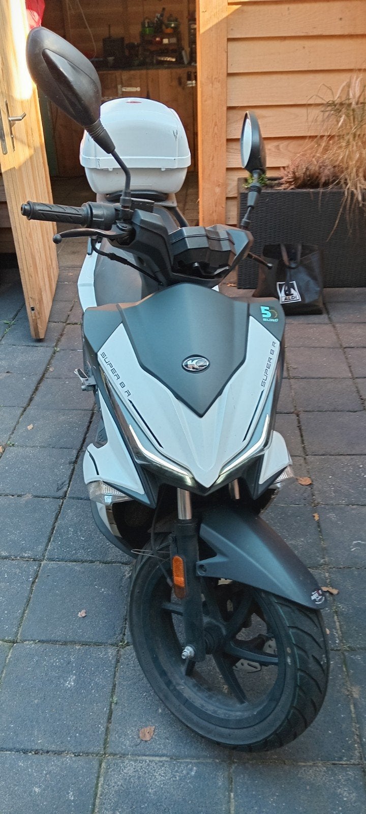 kymco super 8r, Fietsen en Brommers, Ophalen, Maximaal 45 km/u, Zo goed als nieuw, Benzine