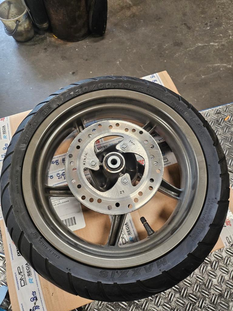 Aprilia SR voorwiel compleet met band en schijf - Nieuw!, Aprilia, Aprilia, Overige typen, Ophalen of Verzenden
