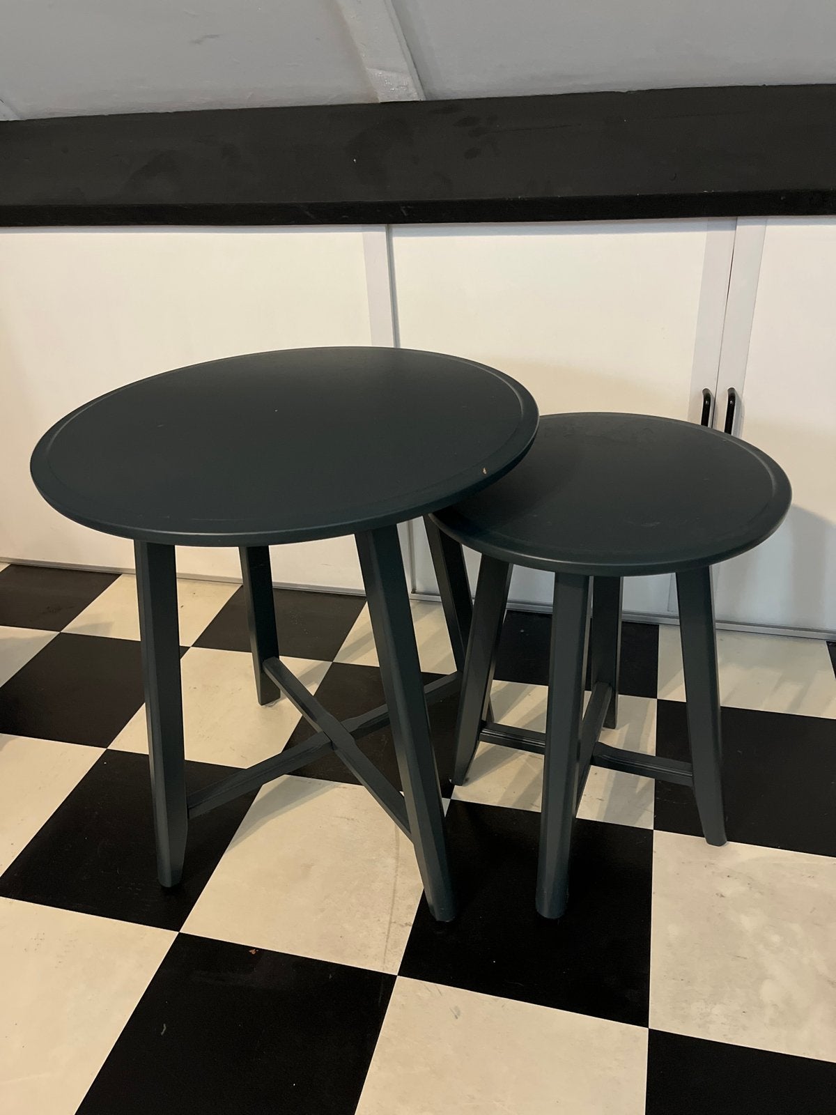 IKEA KRAGSTA Bijzettafel - Donkerblauw/groen met lichte scha, Minder dan 55 cm, Gebruikt, Rond, Hout