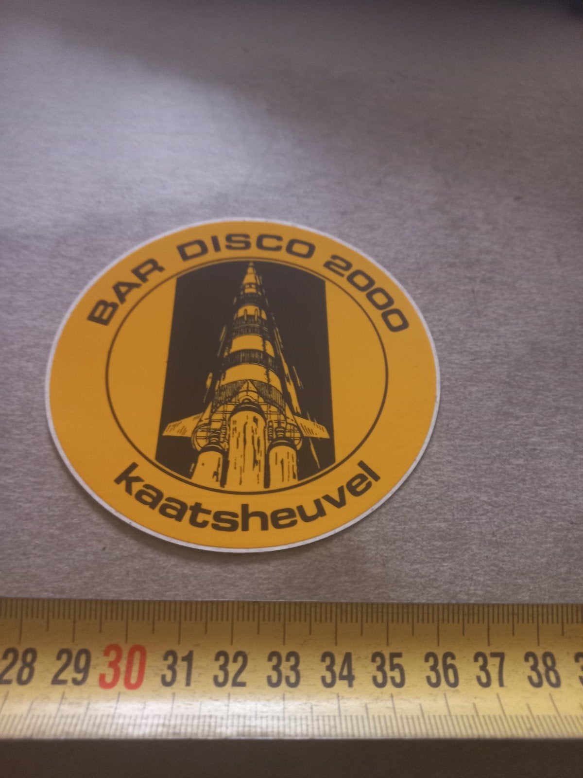 Vintage sticker Bar Disco 2000 Kaatsheuvel, Verzamelen, Stickers, Ophalen of Verzenden