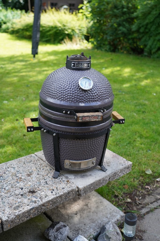 Grill Guru Compact Kamado, Tuin en Terras, Houtskoolbarbecues, Ophalen, Zo goed als nieuw, Grillguru, Met accessoires