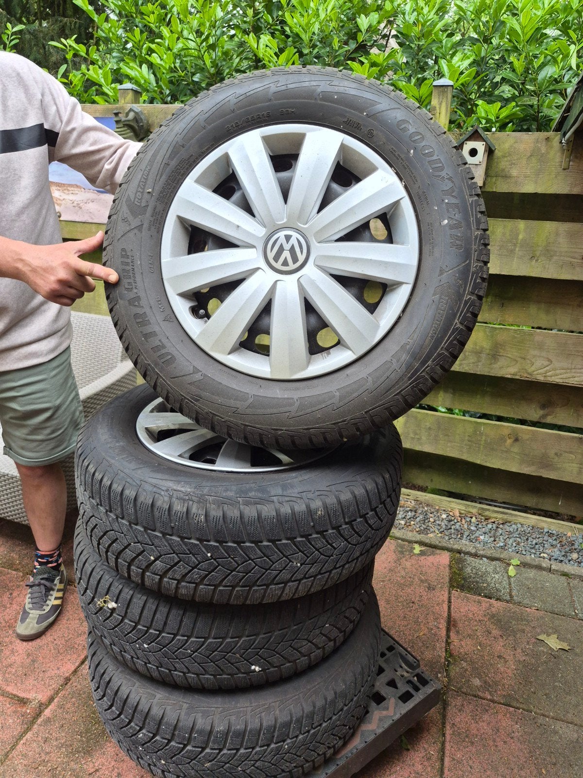 Goodyear winterbanden met stalen velgen VW Tiguan 215/65R16, Auto-onderdelen, Banden en Velgen, Ophalen, 16 inch, Banden en Velgen