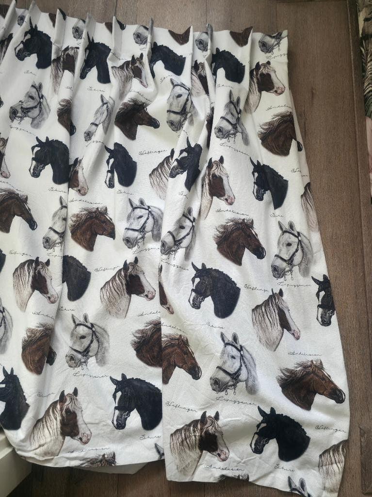 Verduisterende paarden gordijnen, Ophalen, Overige kleuren, 100 tot 150 cm, Zo goed als nieuw