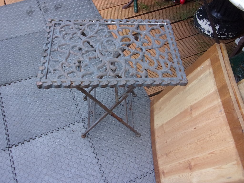 Antieke gietijzeren bijzettafel, Ophalen