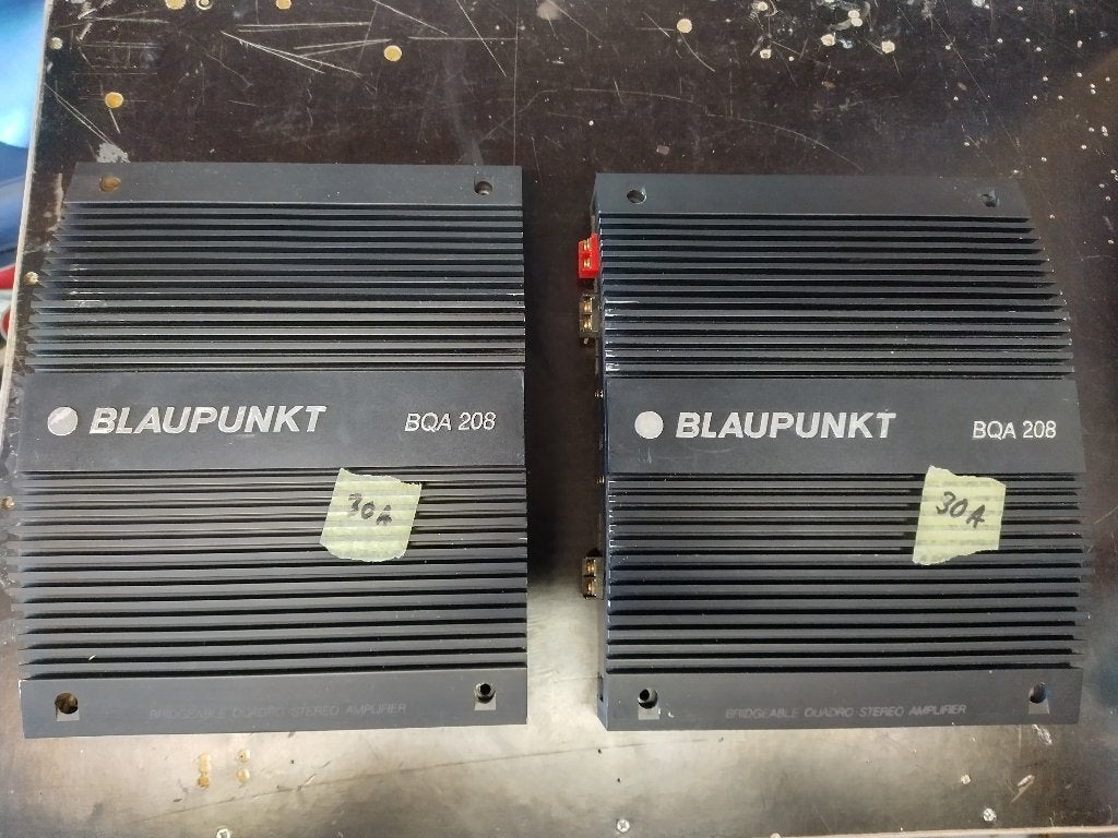 Te koop 2x Blaupunkt BQA 208 4-kanaals versterkers., Auto diversen, Autoradio's, Verzenden, Gebruikt