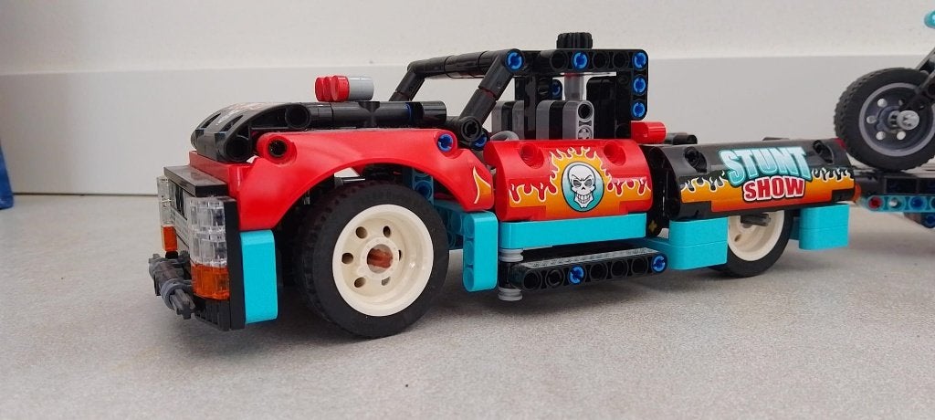 Lego technic 42106 Truck en motor voor stuntshow, Lego, Overige typen, Ophalen of Verzenden, Zo goed als nieuw