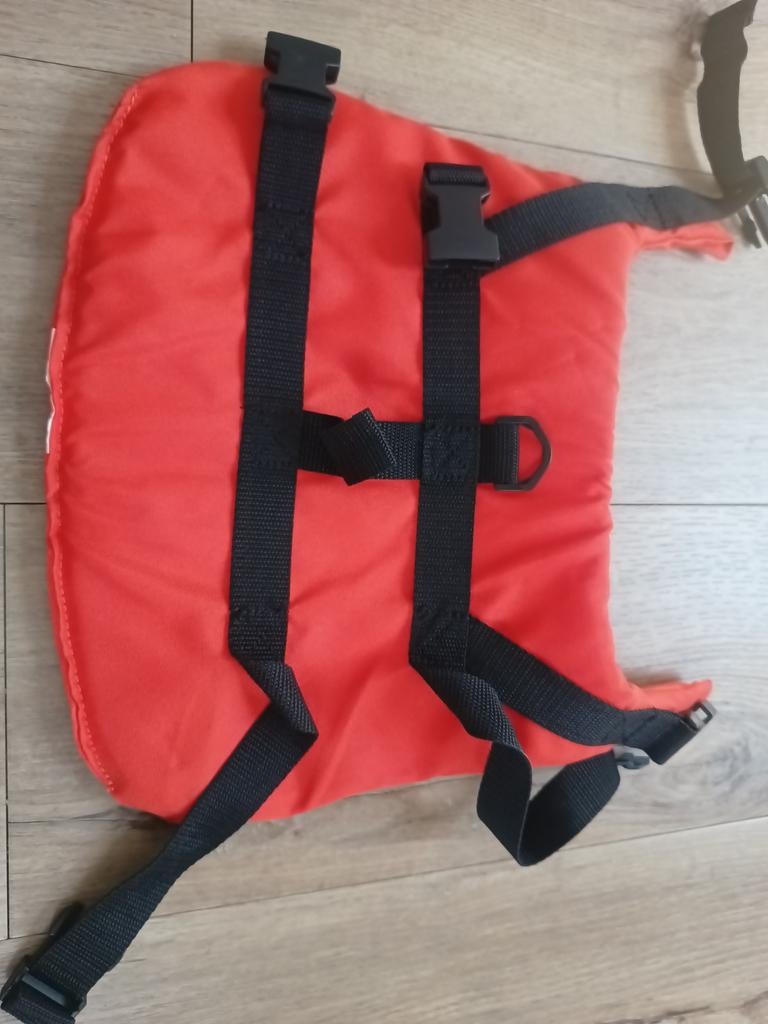 Zwemvest voor kleine hond, Ophalen