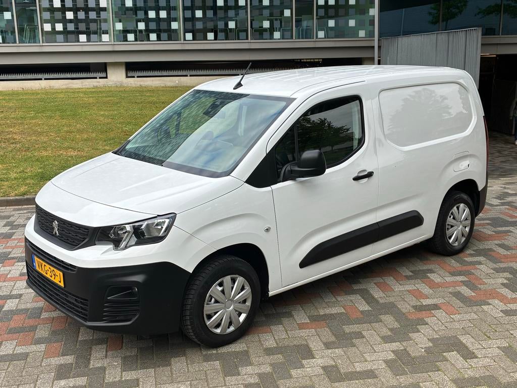 Peugeot Partner 1.5 Bluehdi 75pk 650kg 2021 Wit, Auto's, Bestelauto's, Bedrijf, ABS, Airbags, Airconditioning, Apple Carplay, Bluetooth