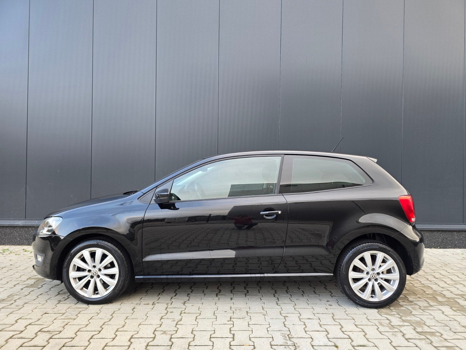 Foto 2 van Volkswagen Polo 1.2 | P.sensoren | Cruise | Nw Apk | StoelVw