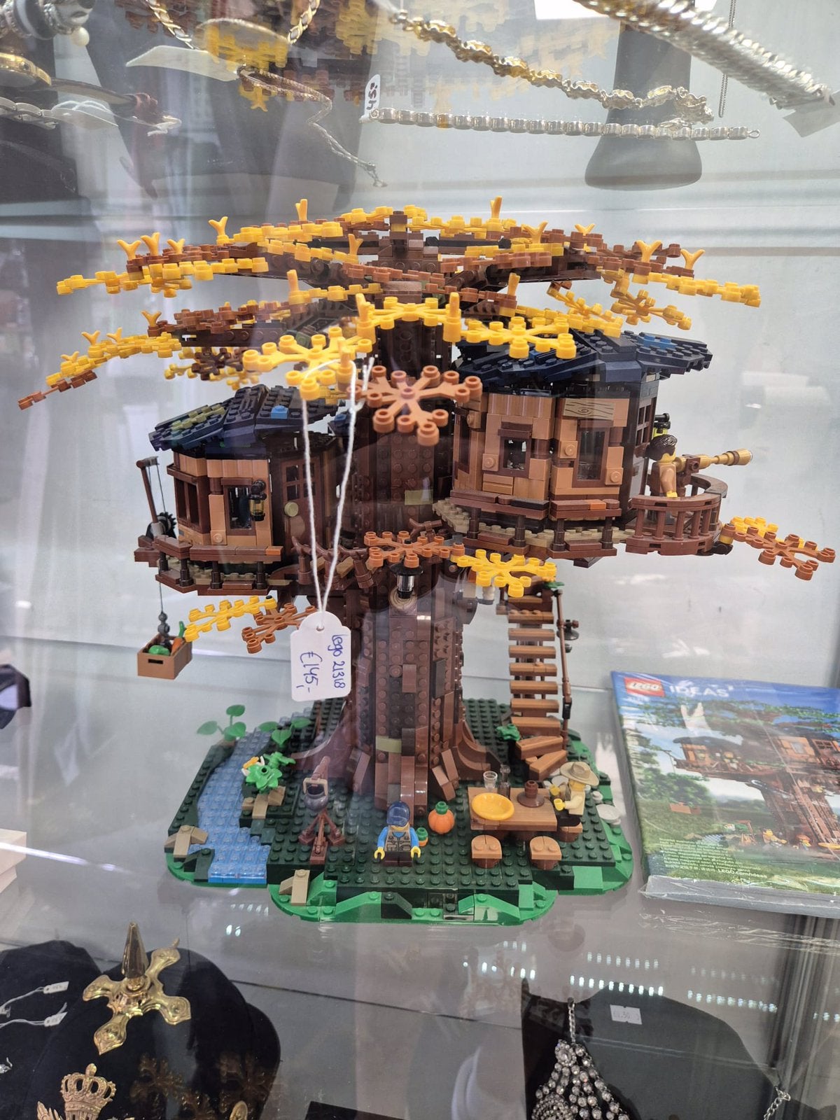 Lego 21318 - Boomhut, compleet met doos en boekje, Gebruikt, Compleet, Lego, Ophalen of Verzenden