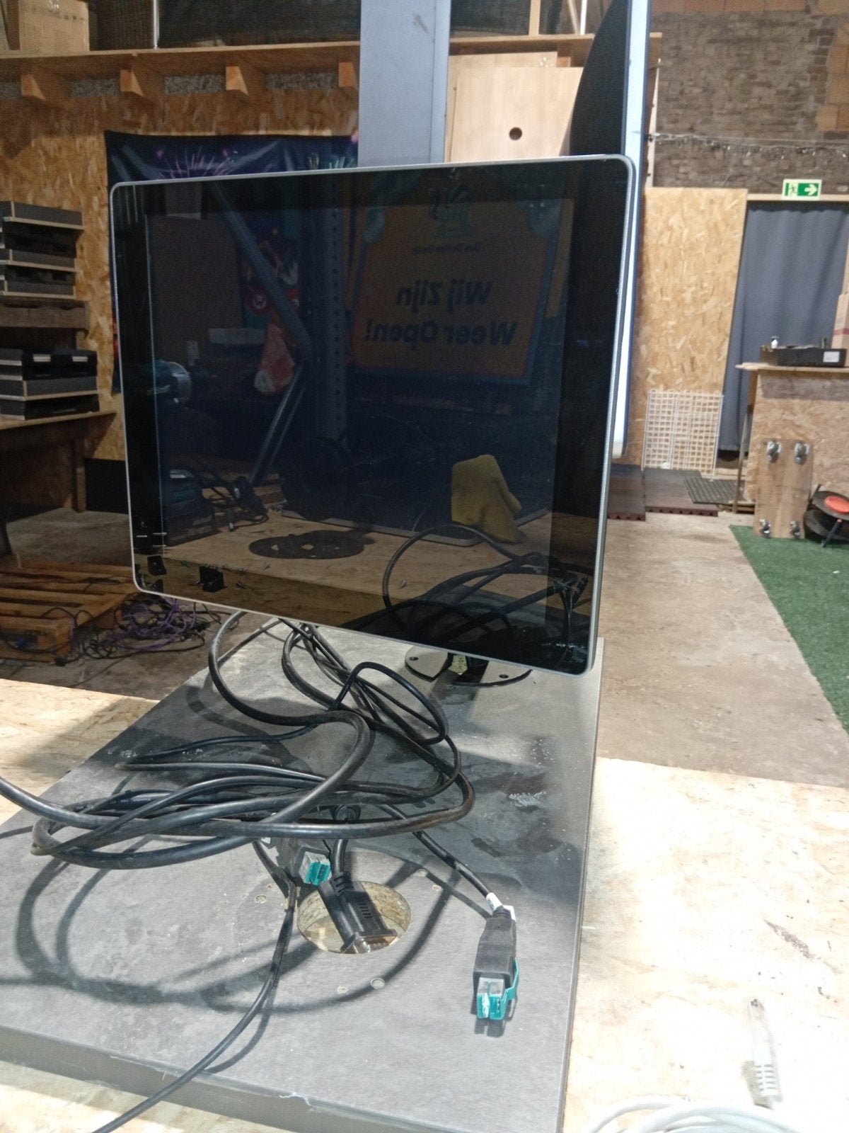 HP E231 kassa monitoren met dubbele standaard, Computers en Software, Monitoren, Full HD, Ophalen of Verzenden, HP, In hoogte verstelbaar