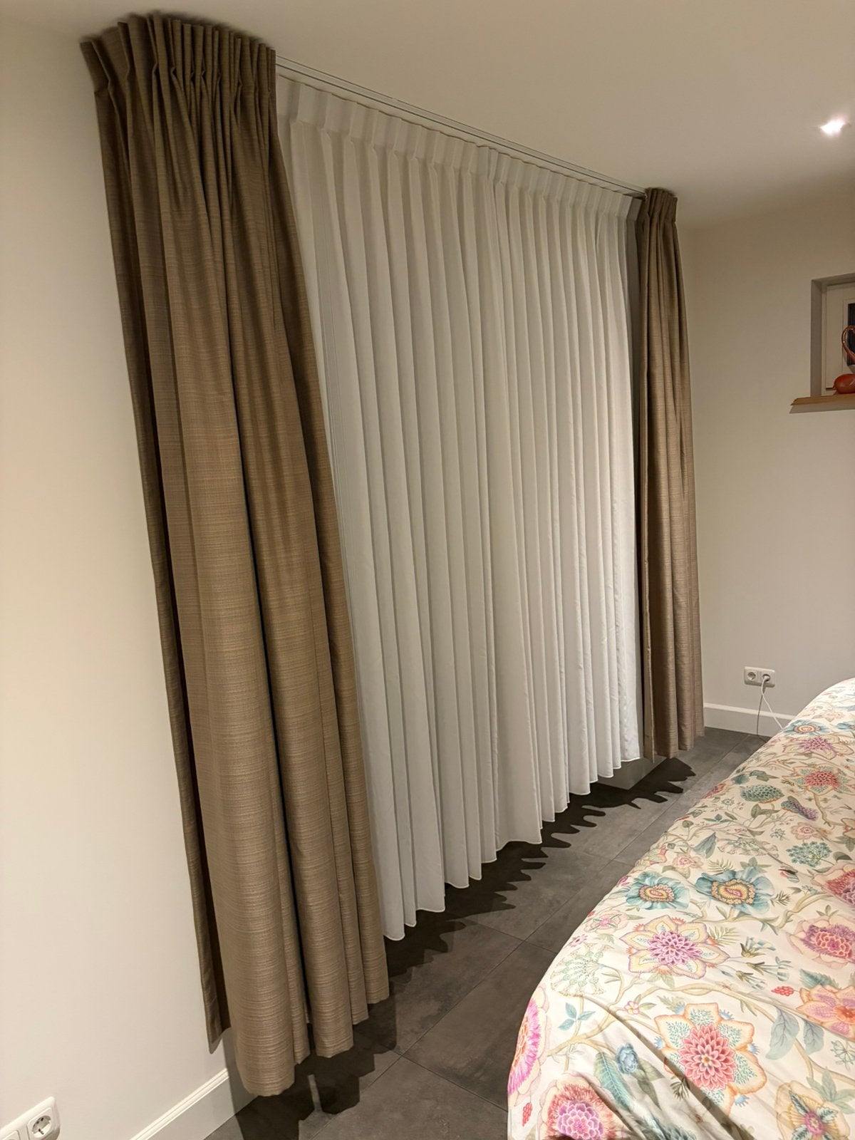In between vitrage en gordijnen in bruin-taup als nieuw!, Huis en Inrichting, 226 cm, Overige materialen, Overige merken, Bruin