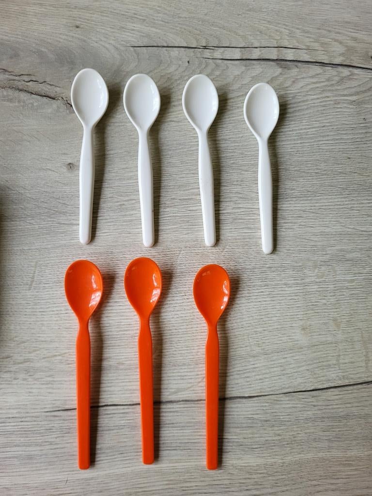 Vintage plastic eierlepeltjes - 3 oranje, 4 wit, Ophalen of Verzenden