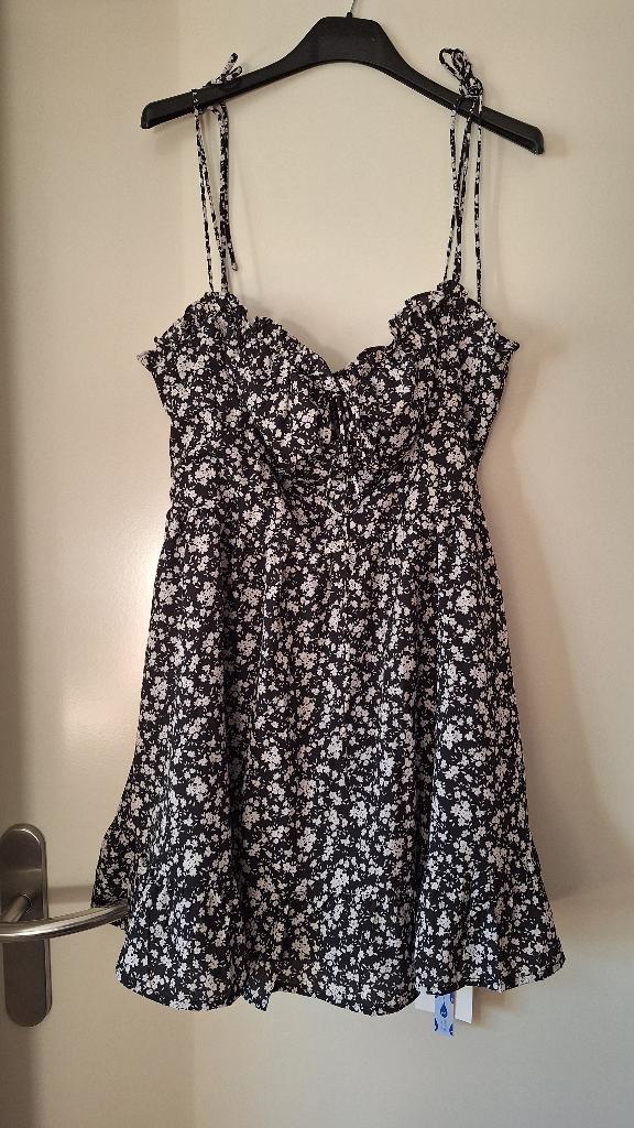 leuk zwart-wit jurkje met bloemenprint maat L, Kleding | Dames, Jurken, Zwart, Maat 42/44 (L), Nieuw, Ophalen of Verzenden
