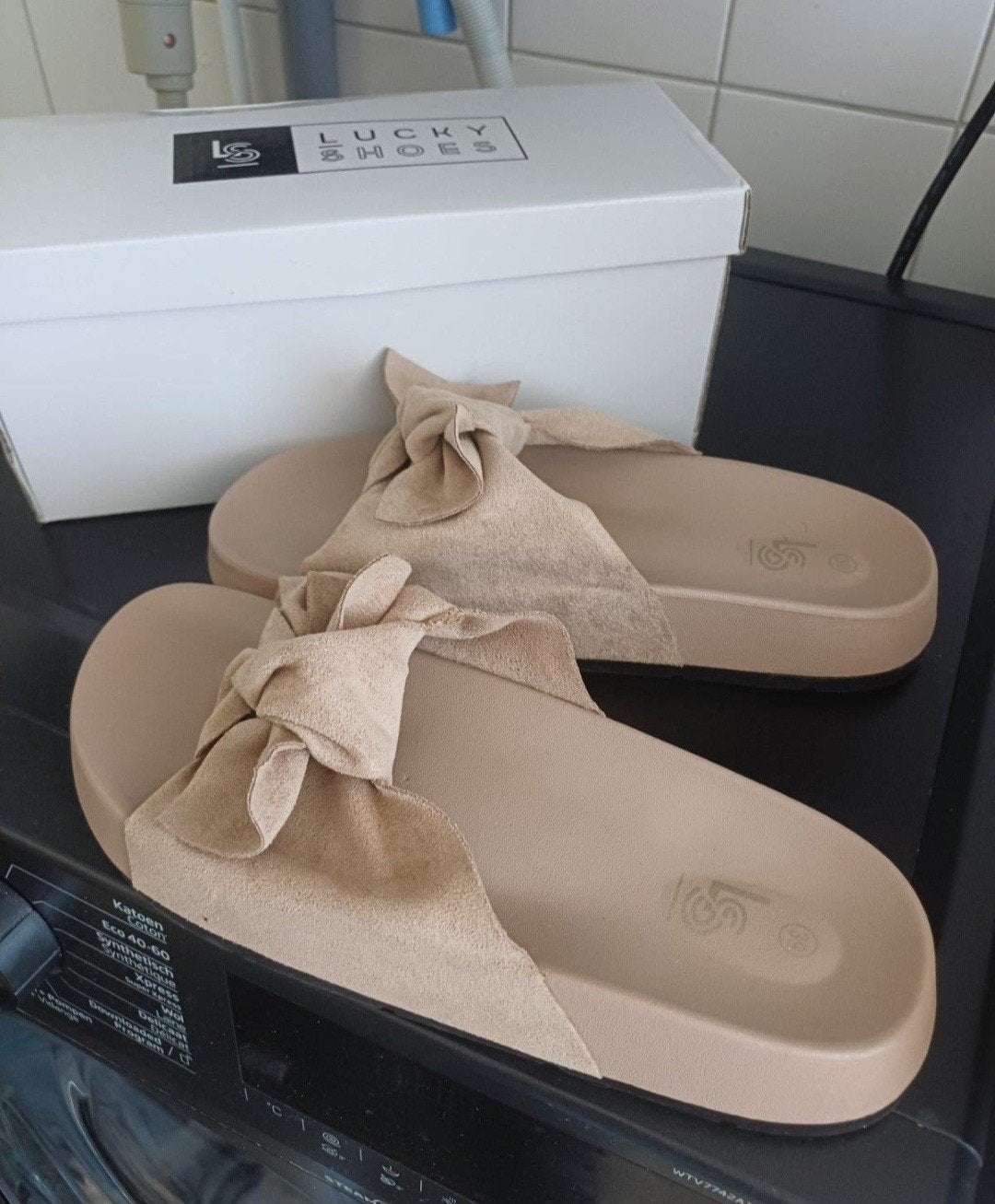 Strik slippers comfort zool khaki beige 39 gratis paar, Beige, Nieuw, Cherry style, Ophalen of Verzenden