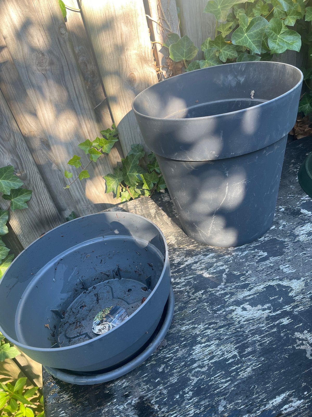 Twee gebruikte Elho bloempotten met schotel, Kunststof, Gebruikt, Balkon, Minder dan 60 cm