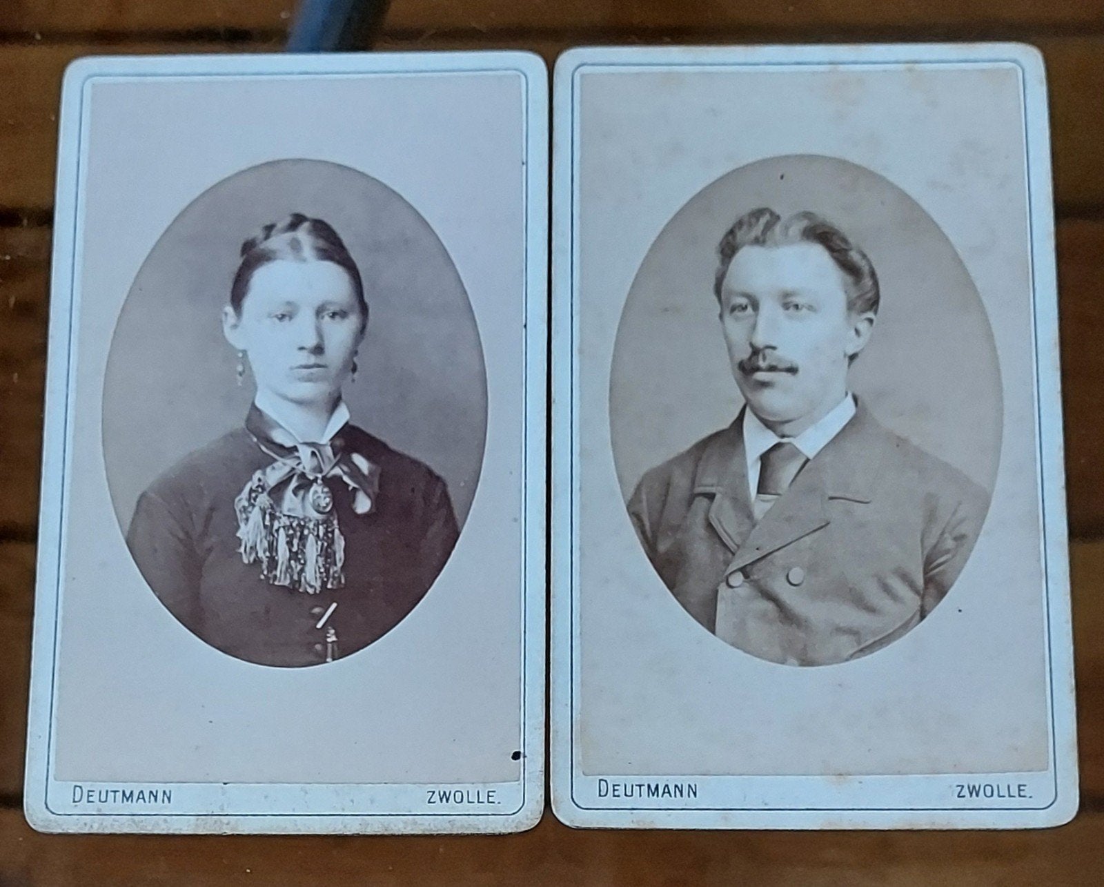 CdV echtpaar fotograaf Deutmann in Zwolle., Ophalen of Verzenden, Voor 1940, Gebruikt