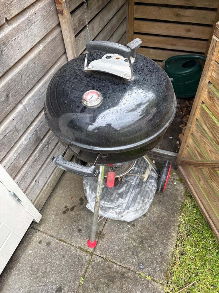 Weber Kettle Plus 47 cm, Tuin en Terras, Houtskoolbarbecues, Gebruikt, Ophalen