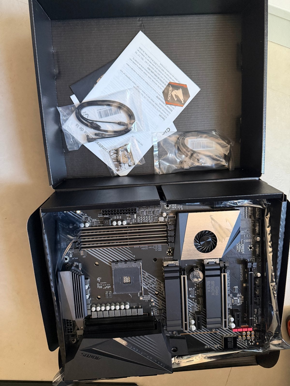 Gigabyte X570 AORUS PRO WIFI Moederbord (Socket AM4), Computers en Software, Moederborden, Ophalen of Verzenden, Zo goed als nieuw