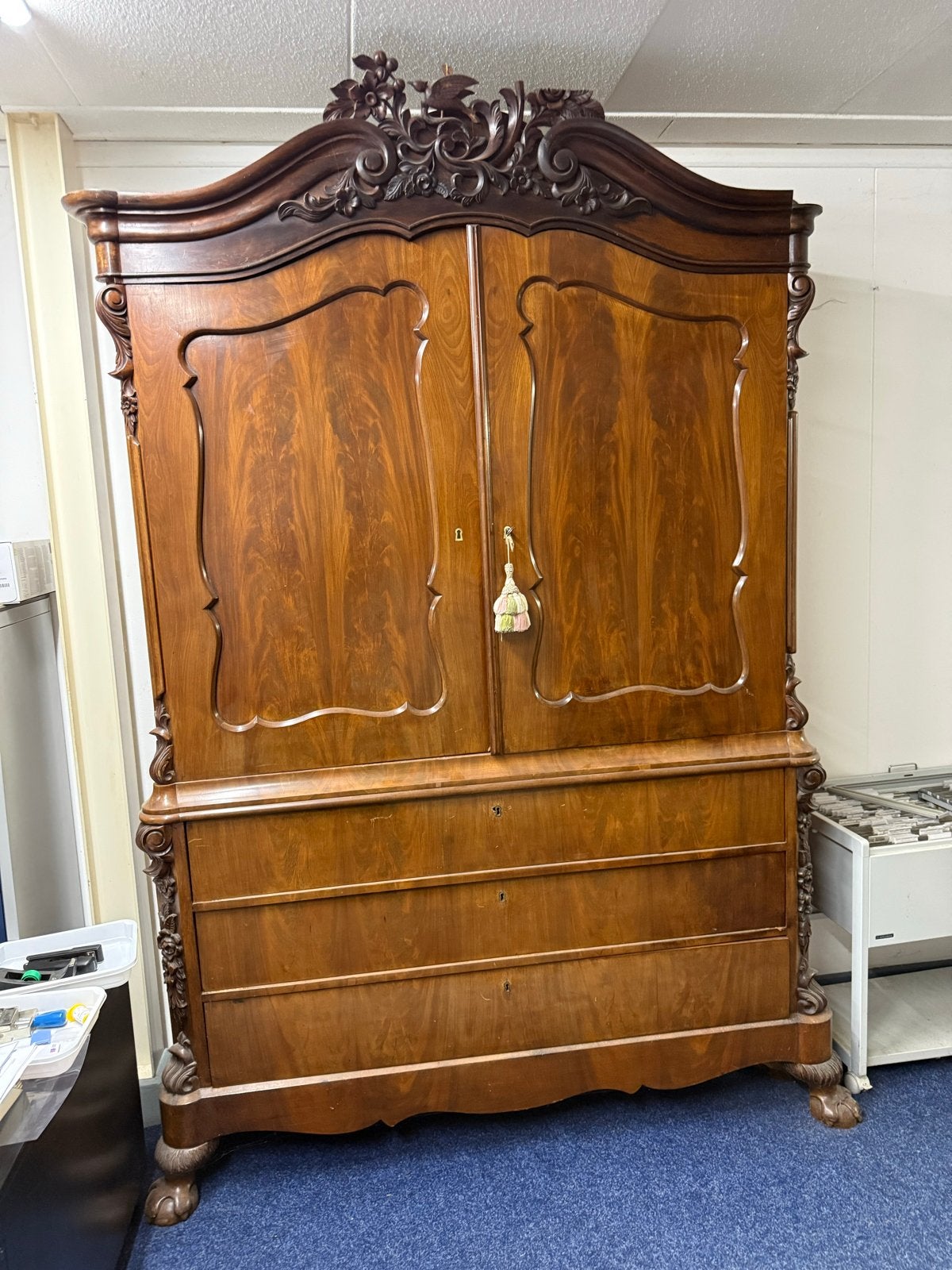 Antiek Mahonie Kabinet met Rijkelijk Snijwerk, Antiek en Kunst, Ophalen
