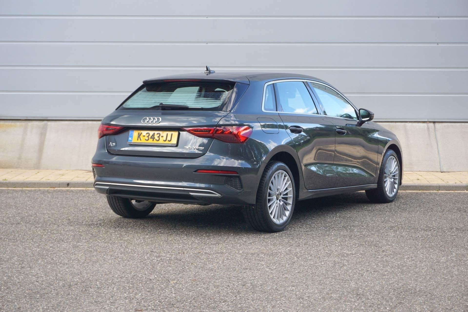 Audi A3 Sportback 30 TFSI 110pk MHEV S-tronic Advanced Editi, Stof, Gebruikt, Origineel Nederlands, Bedrijf