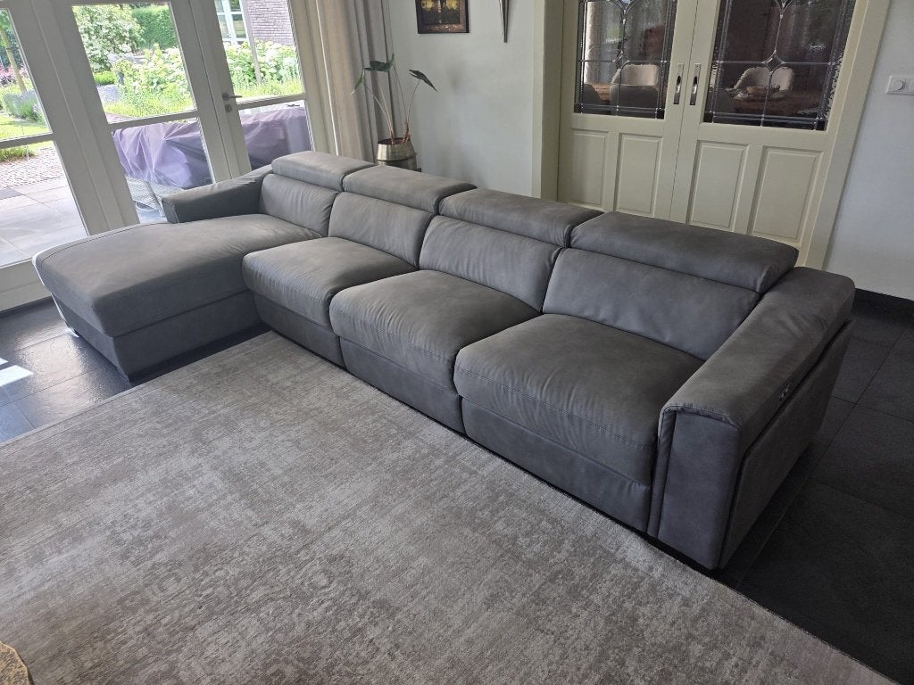 Seats & Sofas Bank | leder grijs | 2x Elektrisch Relax |2024, Huis en Inrichting, Banken | Bankstellen, Ophalen, 100 tot 125 cm