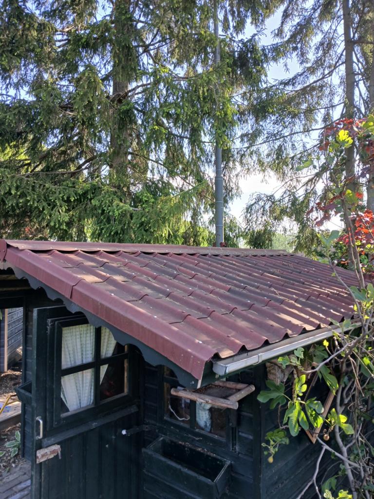 Rode dakbedekking onduvilla onduline bitumen dakplaten, Overige materialen, Gebruikt, Zwart, 15 m² of meer