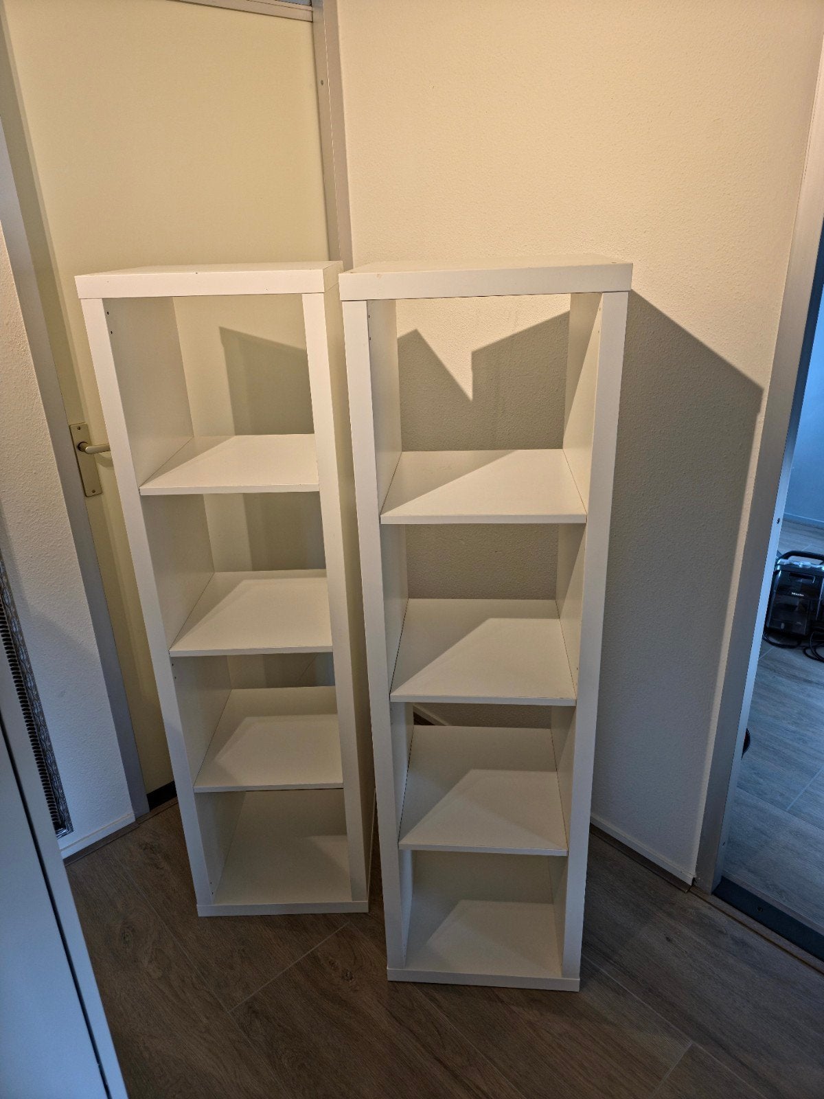 ikea kast kalkan wit  2 stuks, Huis en Inrichting, Woonaccessoires | Cd- en Dvd-rekken, Ophalen, Gebruikt, Hout
