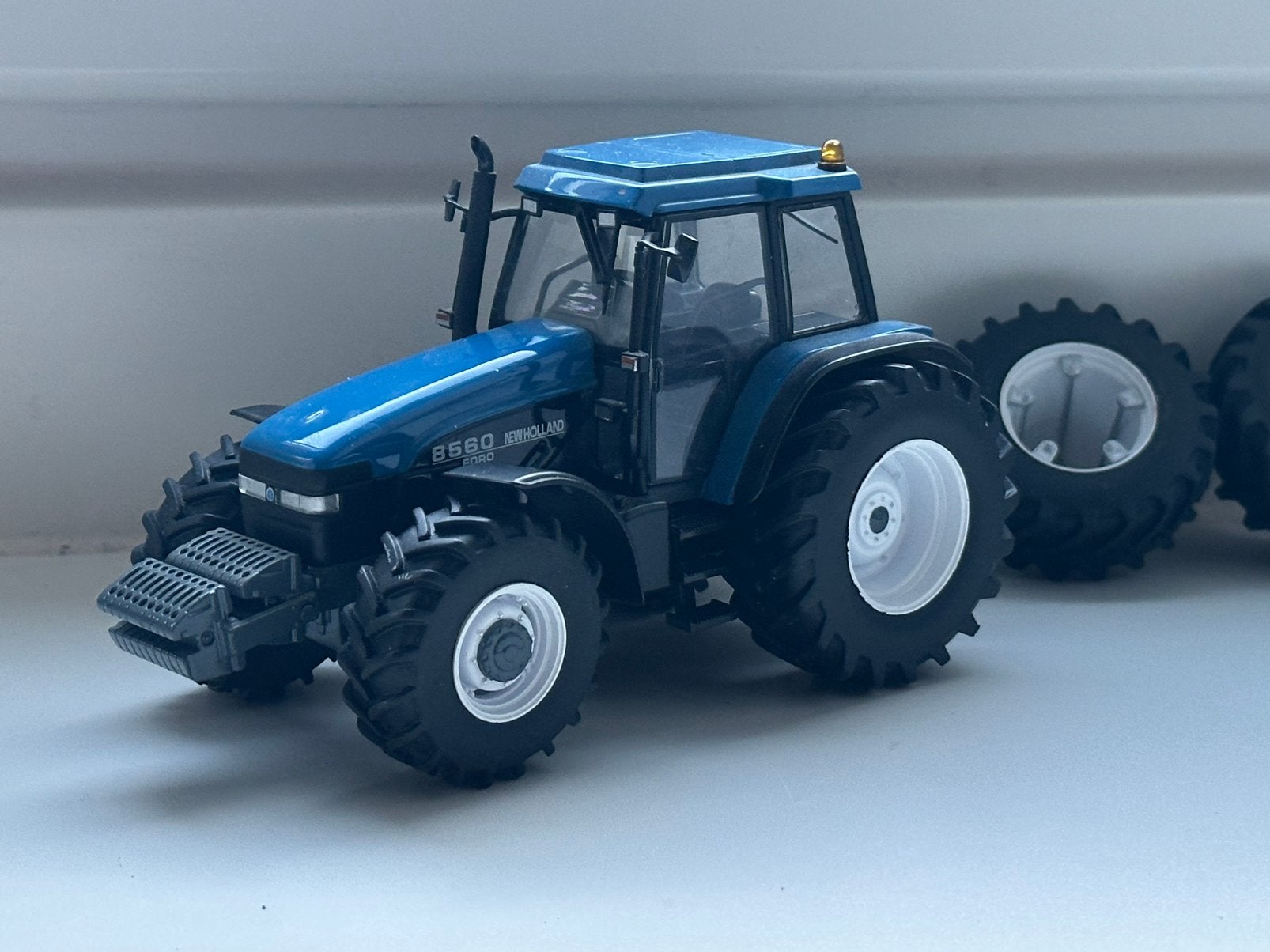 New holland 8560, Hobby en Vrije tijd, Ophalen of Verzenden, Zo goed als nieuw
