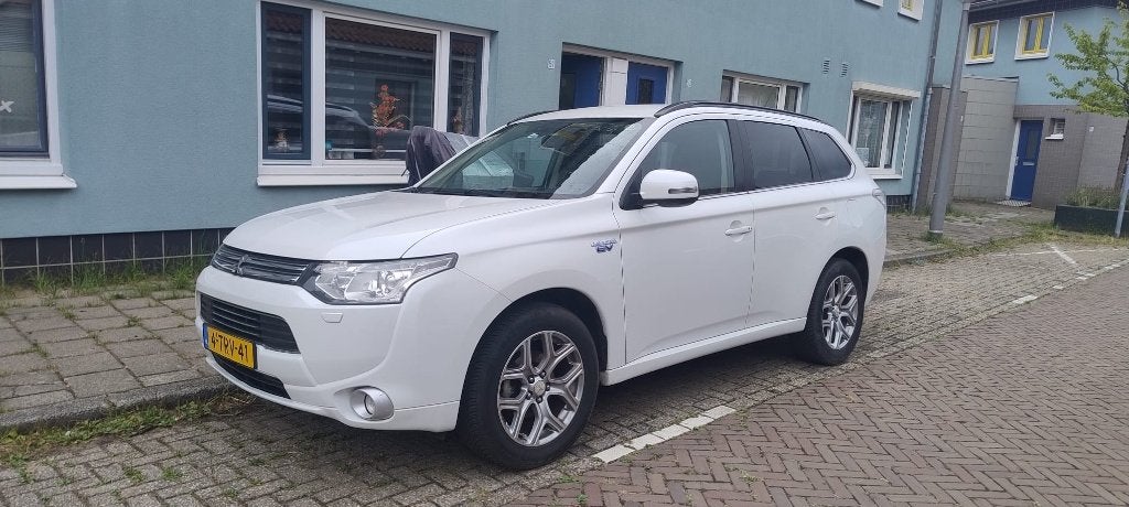Mitsubishi Outlander 2.0 Dohc Mivec Phev 203pk 4WD CVT 5P, Auto's, 1998 cc, Sound system, Outlander, Zwart