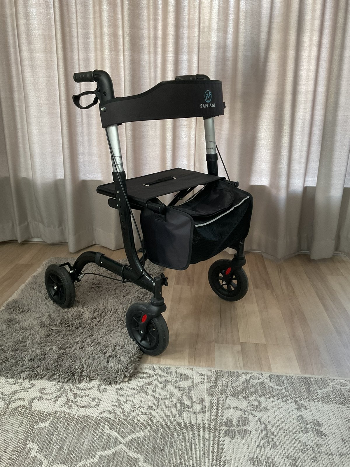 Zeer nette zwarte inklapbare lichtgewicht rollator, Ophalen, Opvouwbaar