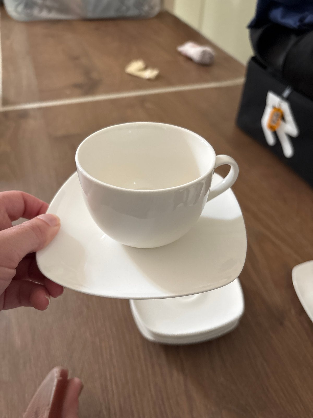 Servies porselein Intermezzo - 7 bordjes en 7 kopjes, Ophalen, Gebruikt, Porselein, Kop(pen) en/of Schotel(s)