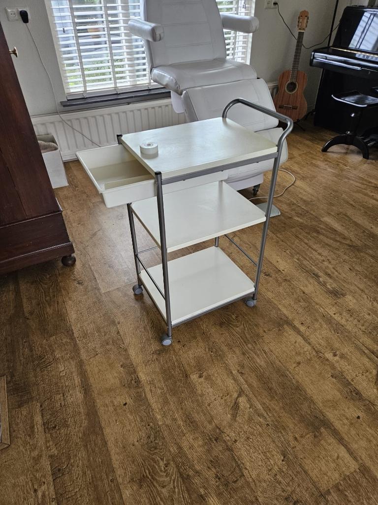 Pedicuretafeltje, Witgoed en Apparatuur, Persoonlijke-verzorgingsapparatuur, Ophalen, Gebruikt