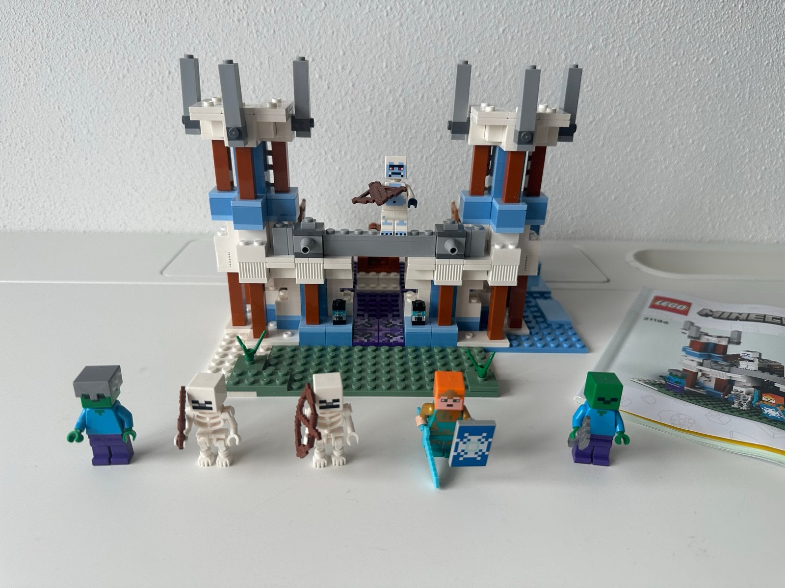 LEGO Minecraft Het IJs Kasteel 21186 met figuren, Ophalen of Verzenden, Zo goed als nieuw, Overige merken
