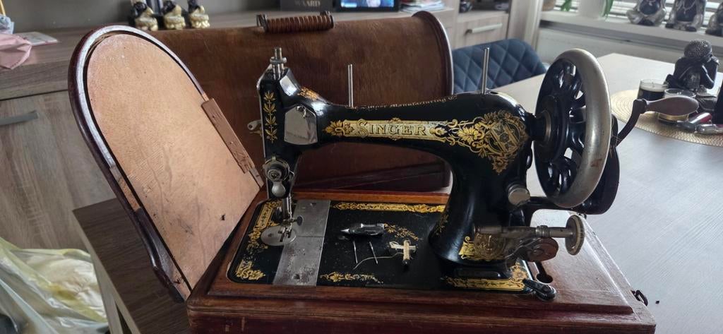 Antieke Singer Naaimachine met Houten Koffer, Antiek en Kunst, Antiek | Naaimachines, Ophalen