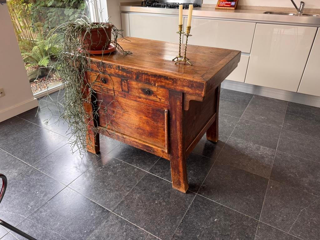 Chinese tafel met lades en ruime opbergruimte,, Huis en Inrichting, Ophalen, Zo goed als nieuw