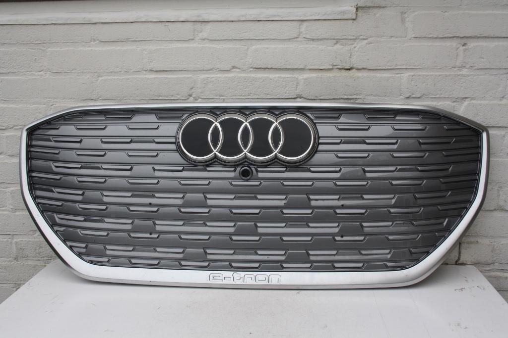 Grill Audi Q4 E-tron Origineel ! MOOI !, Auto-onderdelen, Ophalen of Verzenden, Gebruikt, Audi