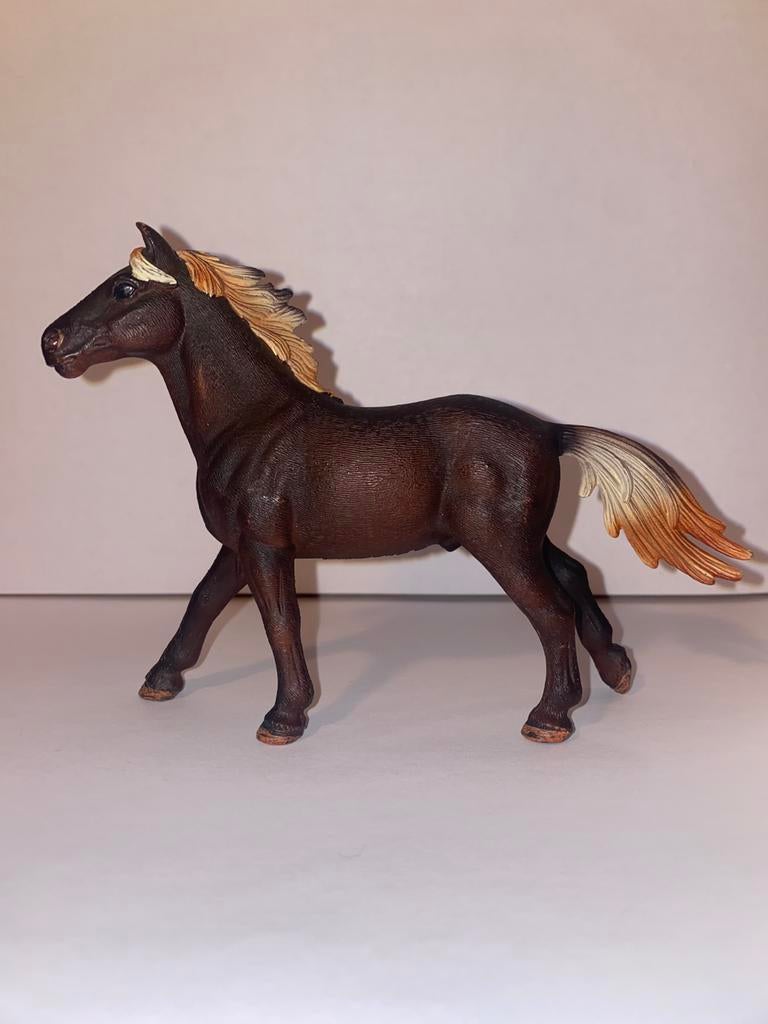 Schleich Mustang hengst, Verzamelen, Dierenverzamelingen, Ophalen of Verzenden, Zo goed als nieuw, Paard, Opgezet dier