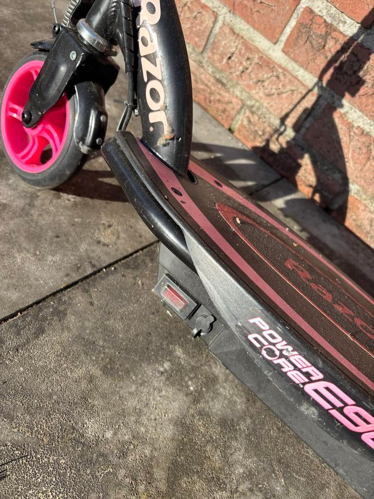 Elektrische step - roze (zonder oplader), Fietsen en Brommers, Steps, Ophalen of Verzenden, Zo goed als nieuw, Elektrische step (E-scooter)