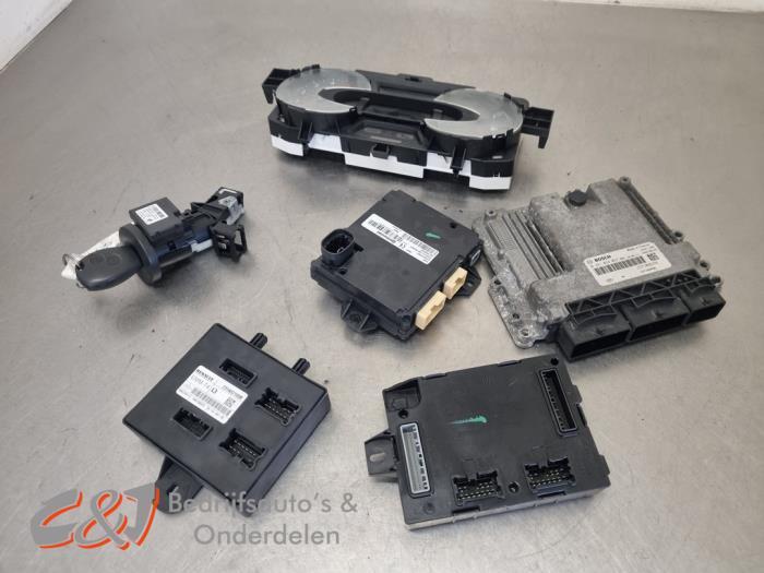 Kontaktslot + computer van een Renault Trafic, Auto-onderdelen, Overige Auto-onderdelen, Renault, Gebruikt, 3 maanden garantie