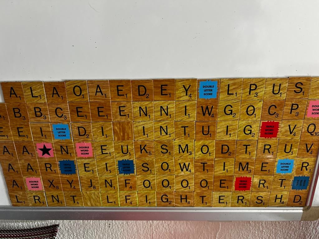 Scrabble Letters op Whiteboard, Een of twee spelers, Ophalen of Verzenden, Gebruikt