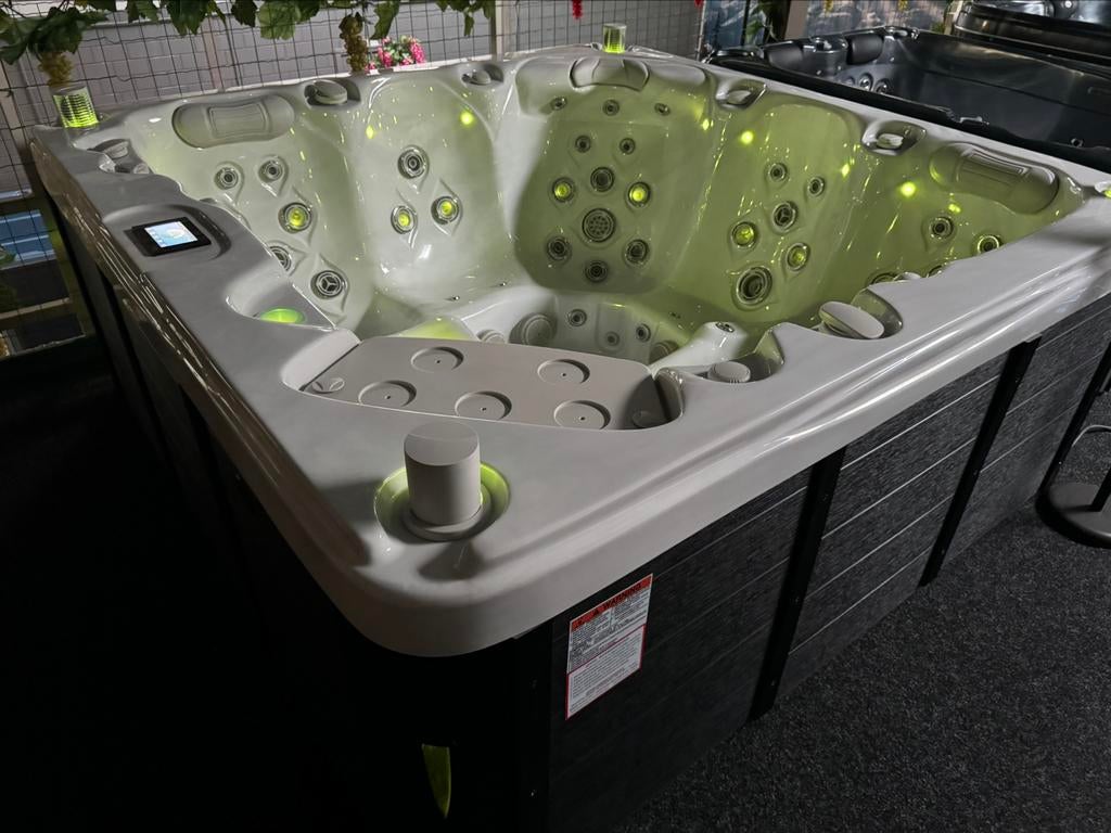 Jacuzzi Grote voorraad gebruikte&nieuwe met garantie, Ophalen of Verzenden, Nieuw