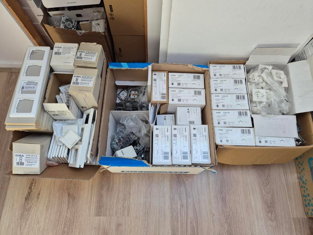 Gira st55 wit glanzend,mat,crème, antraciet, rvs p.st koop, Nieuw, Ophalen of Verzenden, Gira, Stopcontact