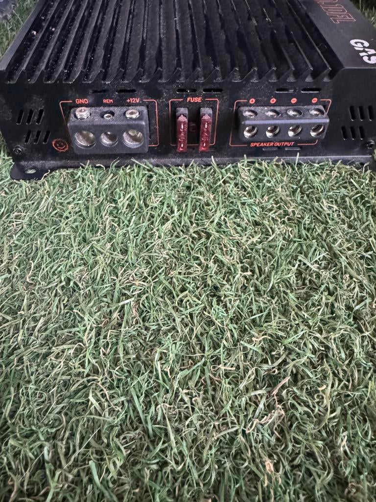 Versterker plus subwoofer voor VW Transporter, Caddy, Auto diversen, Ophalen of Verzenden, Zo goed als nieuw