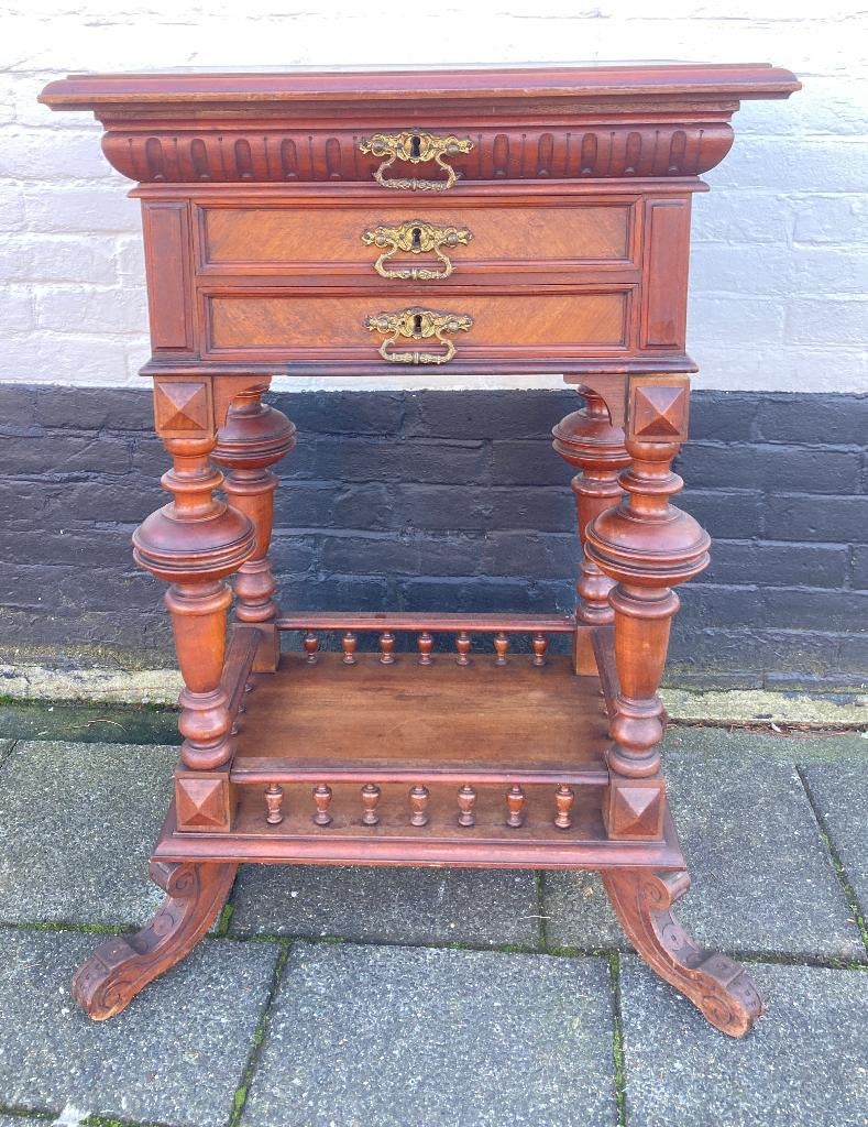 antieke naaitafel, wandkastje met lades en klep, 78 cm hoog
