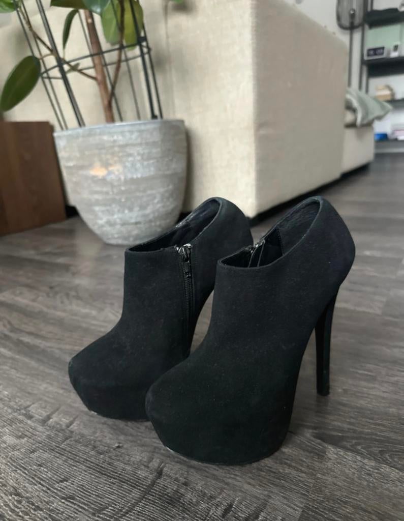 Steve Madden Velvet Hakken - Maat 36, Kleding | Dames, Ophalen of Verzenden, Zo goed als nieuw, Zwart, Pumps