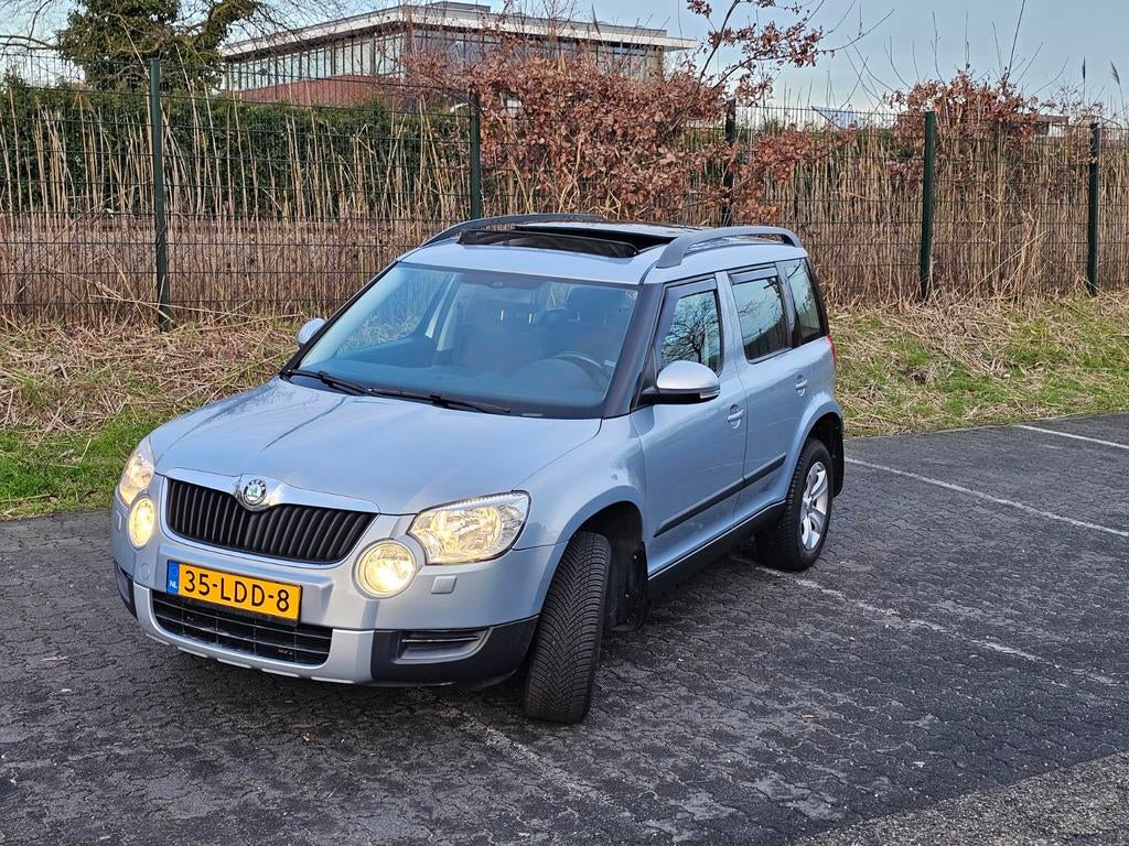 Skoda Yeti 1.2 TSI Ambition | Panoramadak | Cruise | PDC, Voorwielaandrijving, 4 cilinders, Blauw, 1200 kg