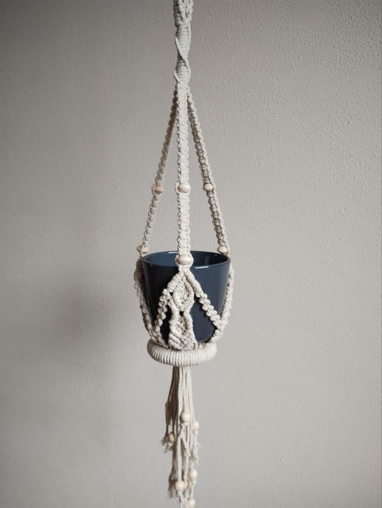Macramé plantenhanger met houten kralen. Sisters Forever., Overige materialen, Nieuw, Ophalen of Verzenden, Balkon