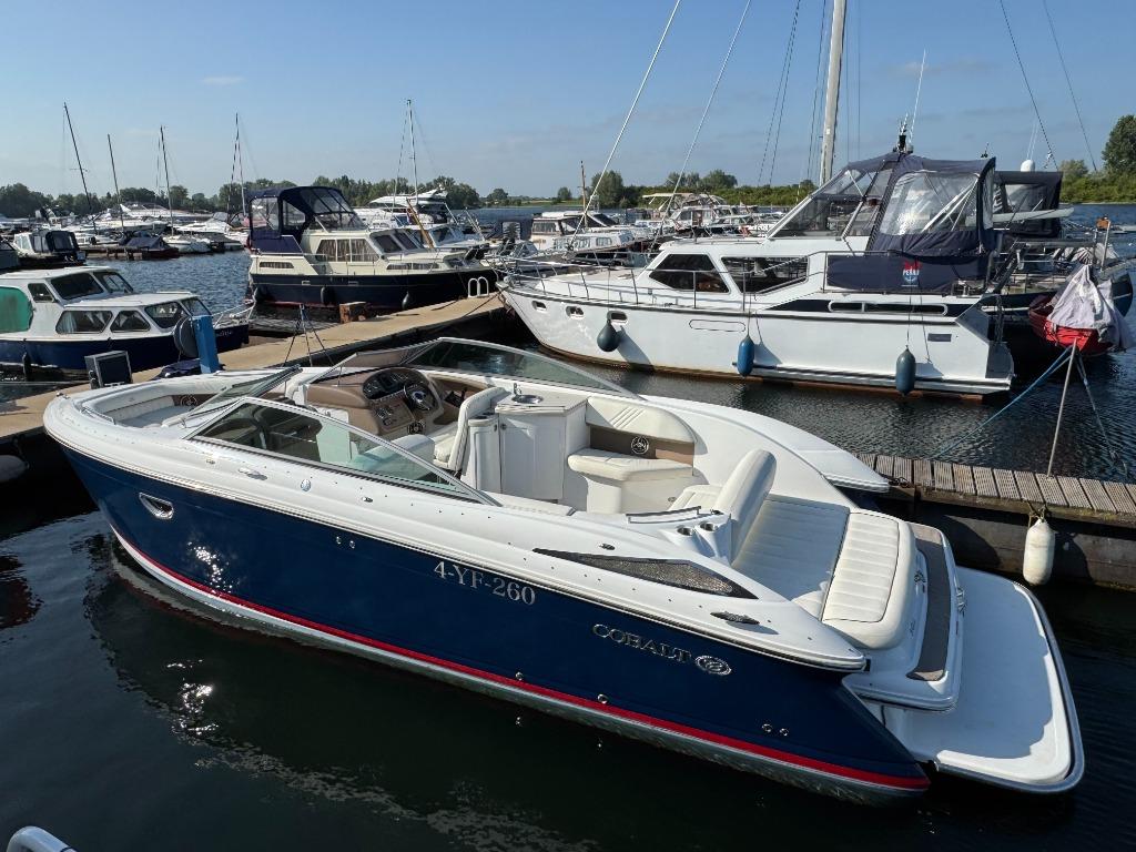 Cobalt 302, Weinig Vaaruren, Ophalen, Binnenboordmotor, 6 meter of meer, Zo goed als nieuw
