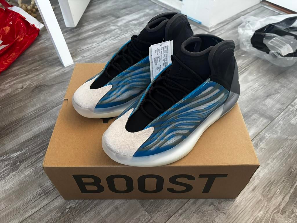 Yeezy QNTM frozen blue 44 2/3, Ophalen, Nieuw, Blauw